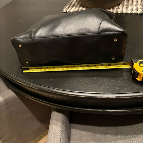 Tory Burch satchel purse. Vintage. Signs of use. - Picture 10 of 10